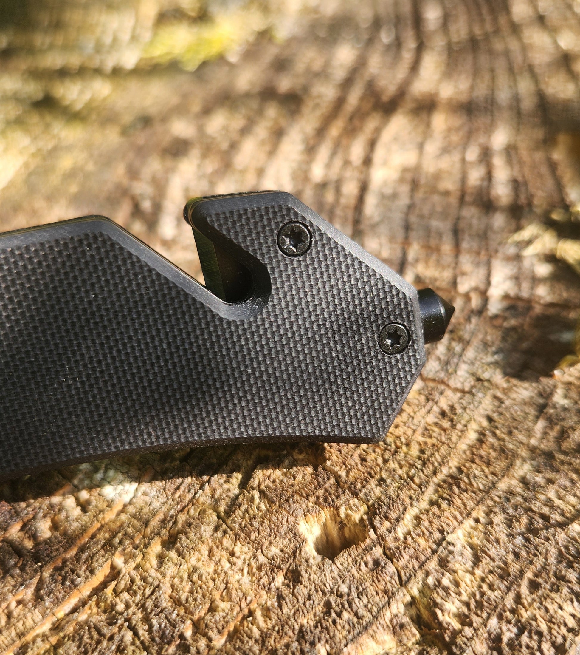 EDC Werkzeug mit Glasbrecher und Seilschneider